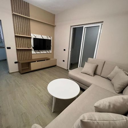 Vlorë Large Apartment מראה חיצוני תמונה